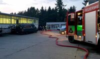 Das Einsatzfahrzeug der örtlichen Feuerwehr Königswalde auf dem Betriebsgelände der S&H technics GmbH