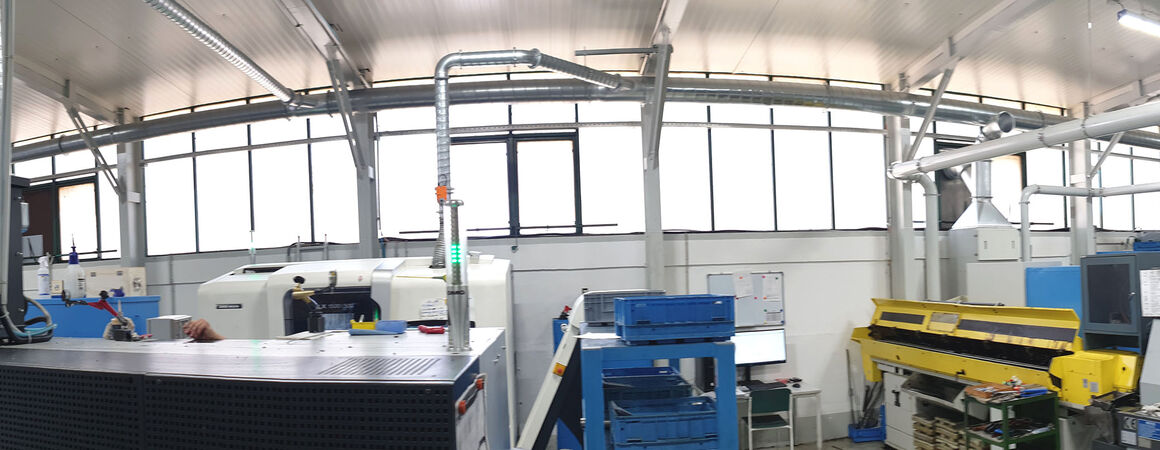 Panoramaaufnahme der Produktionshalle.